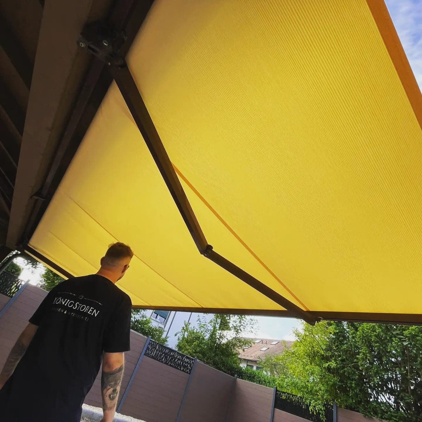 Sonnenstore mit König Storen Mitarbeiter bei einer Liegenschaft